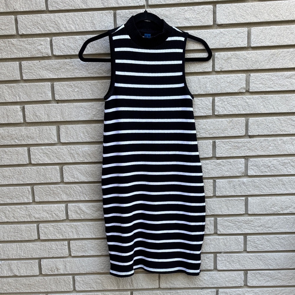 Old Navy Black and White Striped Ribbed Midi Dress Sz S